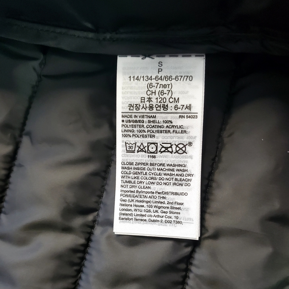 GAP gender neutral PrimaLoft  black on black stars puffer jacket Size 6-7 - Picture 6 of 10